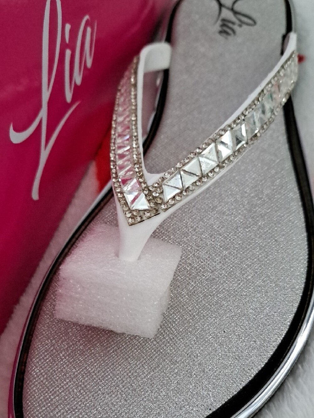 White Rhinestone Flip Flop Sandals - Women's Size 11 - Picture 3 of 4